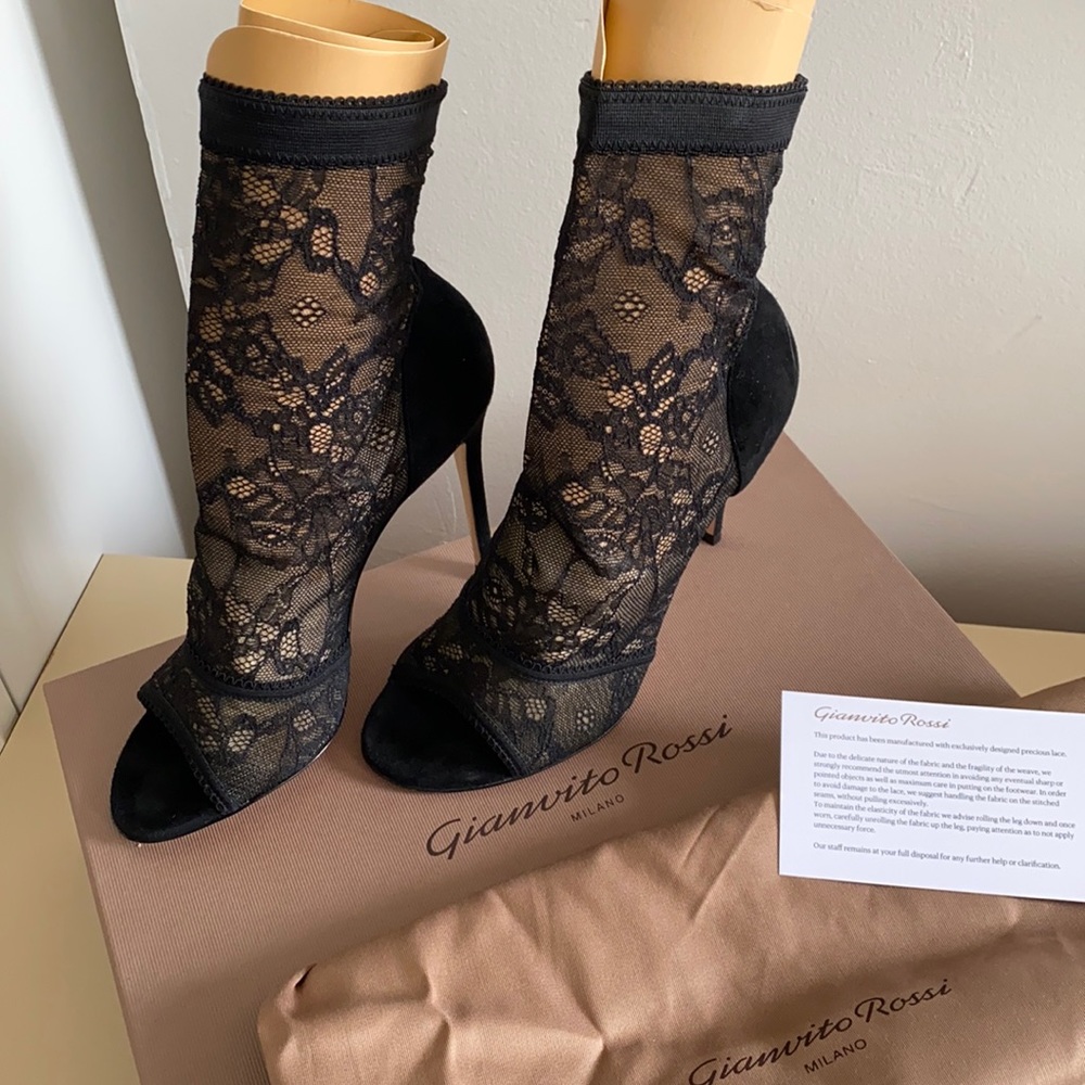 Gianvitto Rossi Missy Lace Peeptoe shoe size 38.5